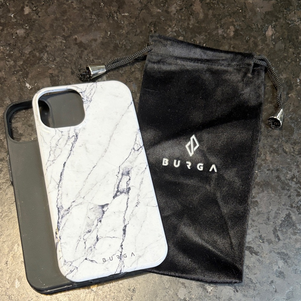 Burga Marble Phone Case - White and Black. iPhone 14.
